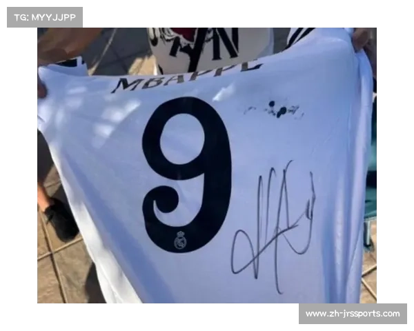 姆巴佩伯纳乌回归？巴黎客场逆转摩纳哥现场现致敬标语